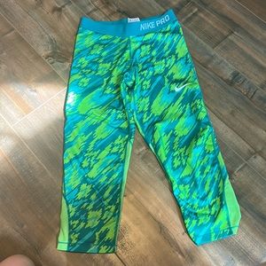 Green capris